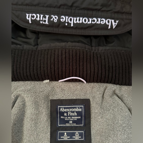 NWOT Abercrombie and Fitch Water and Wind Resistant Winter Jacket XS - Picture 6 of 12
